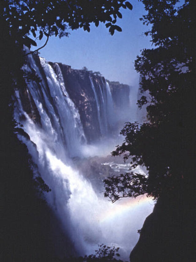 STUNNING IMAGES OF LARGEST WATER FALL